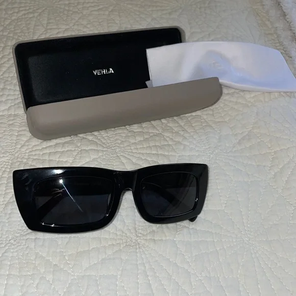 VEHLA | Accessories | Vehla Florence Sunglasses | Poshmark